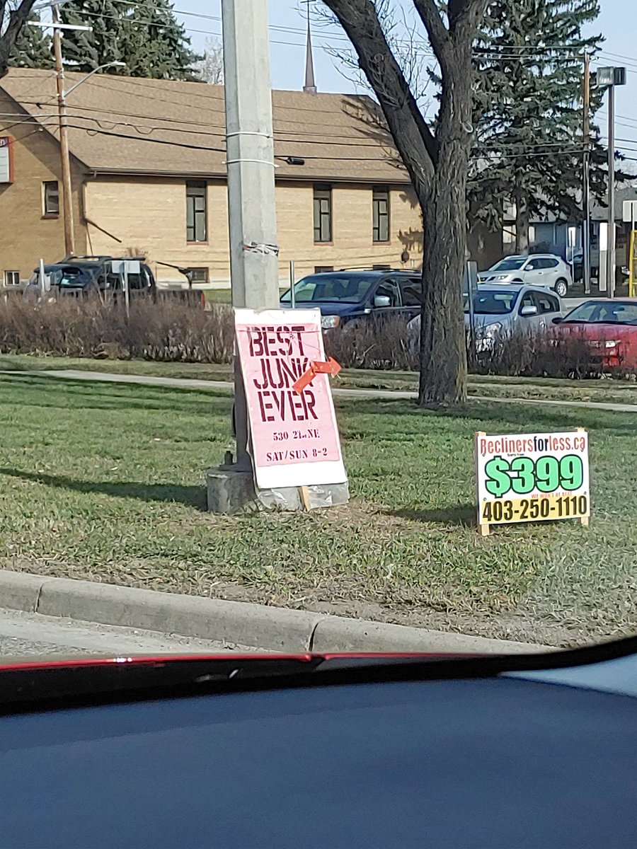 ElectedSolution's tweet photo. Just when you thought there was no new way to advertise a garage sale....
😆😆 https://t.co/lnhEKLfil6