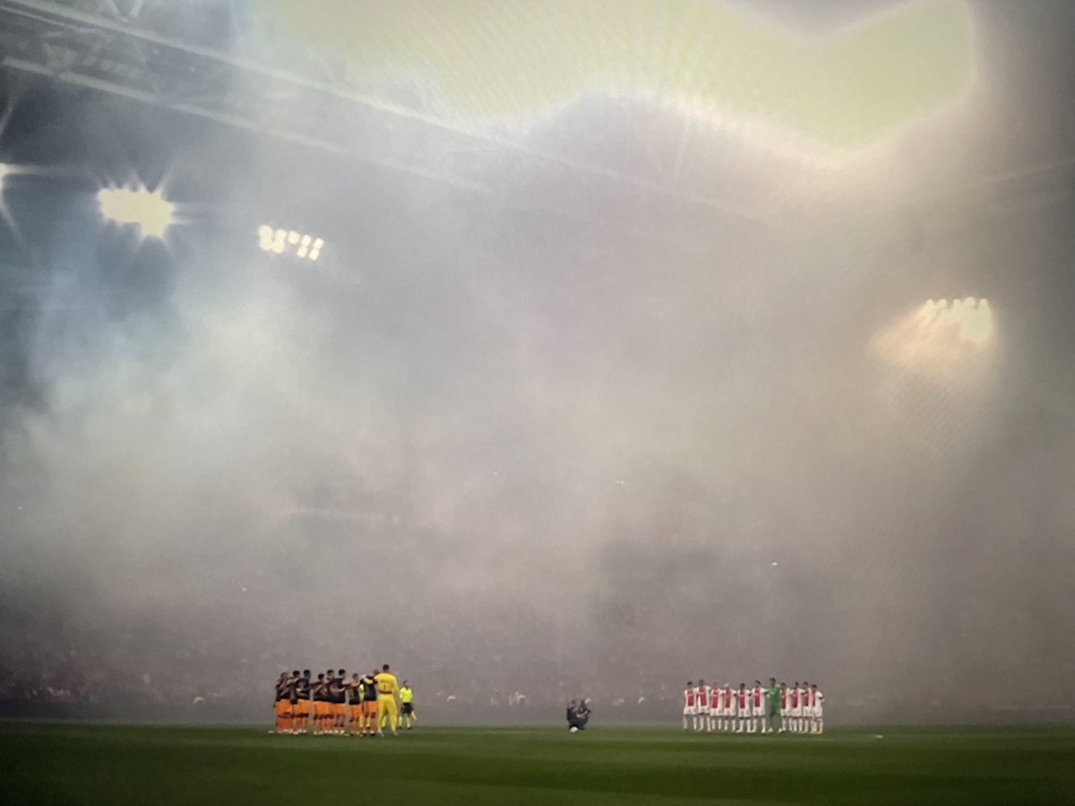 ajax4_life's tweet photo. Mooi eerbetoon aan de deze week overleden #JodyLukoki en #HenkGroot voorafgaand aan de kampioenswedstrijd van Ajax tegen Heerenveen… Rust zacht Jody en Henk⭐️⭐️
#HomeOfLegends #Ajax4Life #RoadTo36 #Ajax #Amsterdam #JohanCruijffArena #wijzijnajax #kampioen #voetbal #AjaHee https://t.co/kVYHrqdcHw