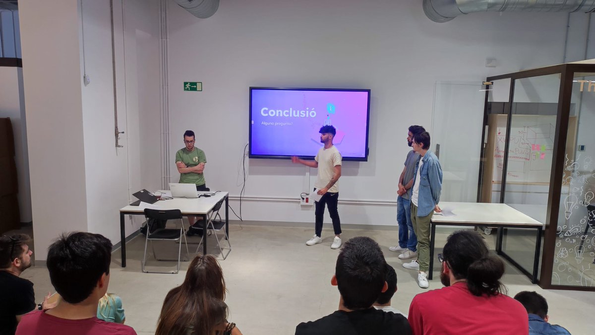 carlesanyo's tweet photo. Avui al @DeFablab presentació final del projecte Initlab, desenvolupat per l'alumnat de 2n del CFGS de Desenvolupament d'aplicacions web per impulsar la creació i el prototipatge col·laboratiu. #projectesreals #clientsreals #solucionsreals #aprenentagesignificatiu https://t.co/WCvkY9VXPM
