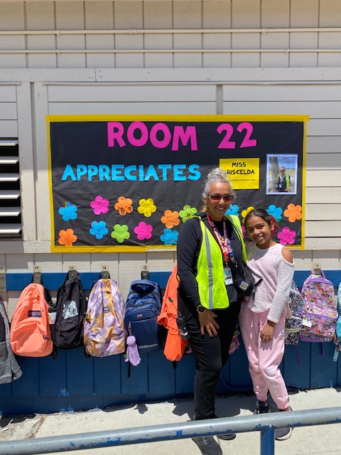 SueSuperstars's tweet photo. Yard Supervisor Ms. Griselda poses with her daughter in front of a poster created by third-grade students in Ms. Tolmasov's class. 

Classified Week is May 16th - May 20th.

Join the Suva Elementary School community in showing appreciation to our dedicated Classified workers. https://t.co/RaihDHNJuR