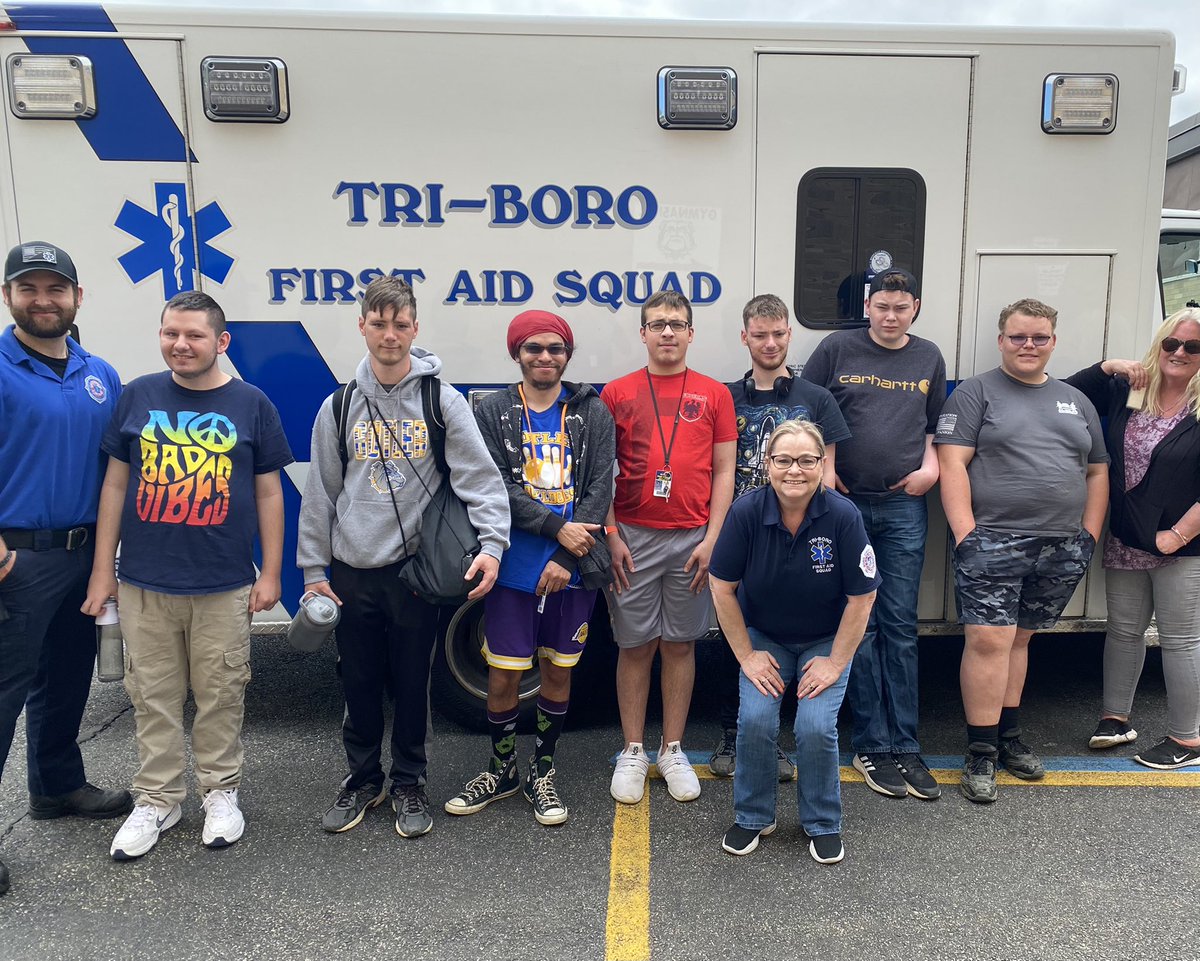 Basketmomma7's tweet photo. Big shout out 📣 to Patti and Matt at Tri-Boro First Aid for teaching us at Butler RISE so much today 🚑🏥
#firstresponders #volunteers #givers #realworldexperiences #transitioneducation #Bulldogvillage
#communityawareness https://t.co/UFmU8MzHc6