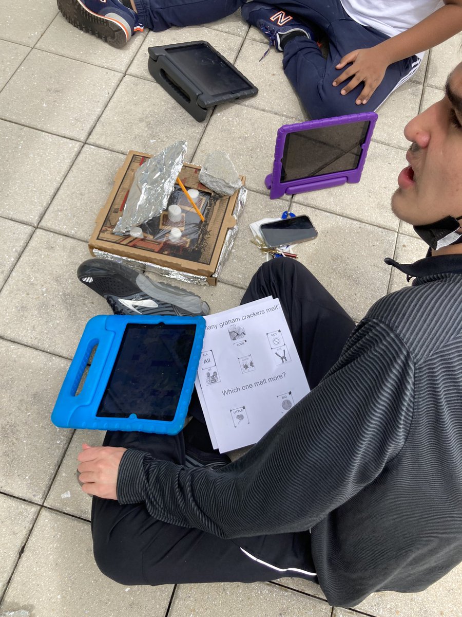 CDaviesEDU's tweet photo. Testing out our solar ovens! Compared our “big” and “little” ovens to see if all, some or none of our s’mores melted. A tasty way to learn about alternative energy sources while practicing core vocabulary! https://t.co/A8EPkZlWoT