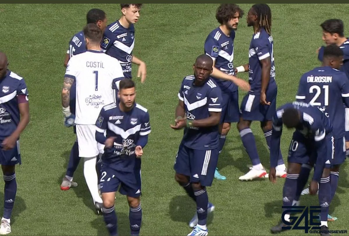 lebotzois's tweet photo. Je réserve mes places pour @girondins @stadelavallois pour la #saison2022/2023 @Ligue2BKT et vous ? @MisterSnaKiLL @diabate33 peut-être 🤔 on gagnera un match? https://t.co/GLBT8MrP5A