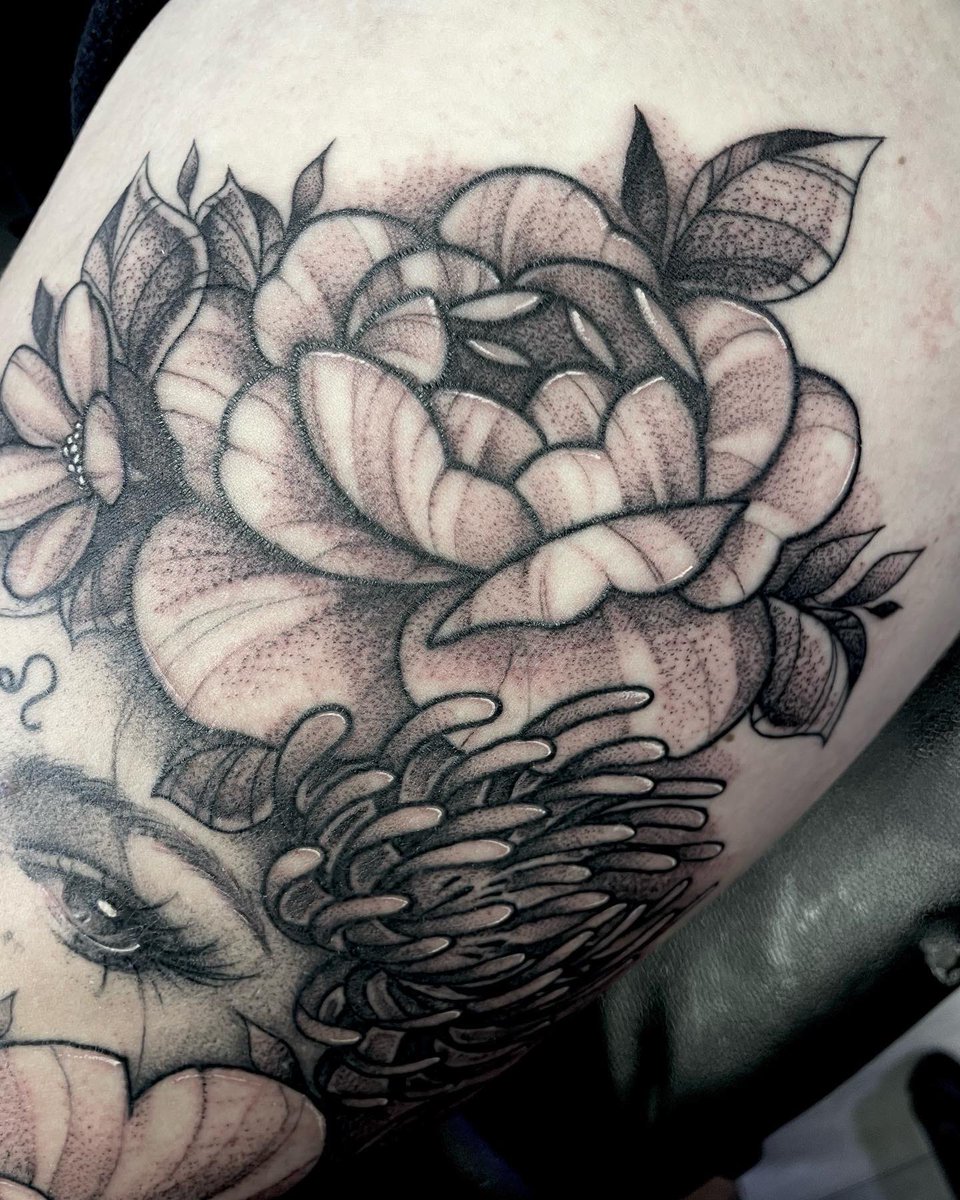 The absolute best days ever tattooing this beauty. Face and lines are all healed ✌🏼 desperate to tattoo more pieces like this!