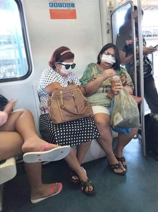 SidneyAzoulay's tweet photo. — Maman, à partir de lundi, tu ne seras plus obligée de porter le masque
— Ah ben tant mieux ! Je n'peux plus le voir !
#Masque #findumasque https://t.co/TGoRNVNOoK