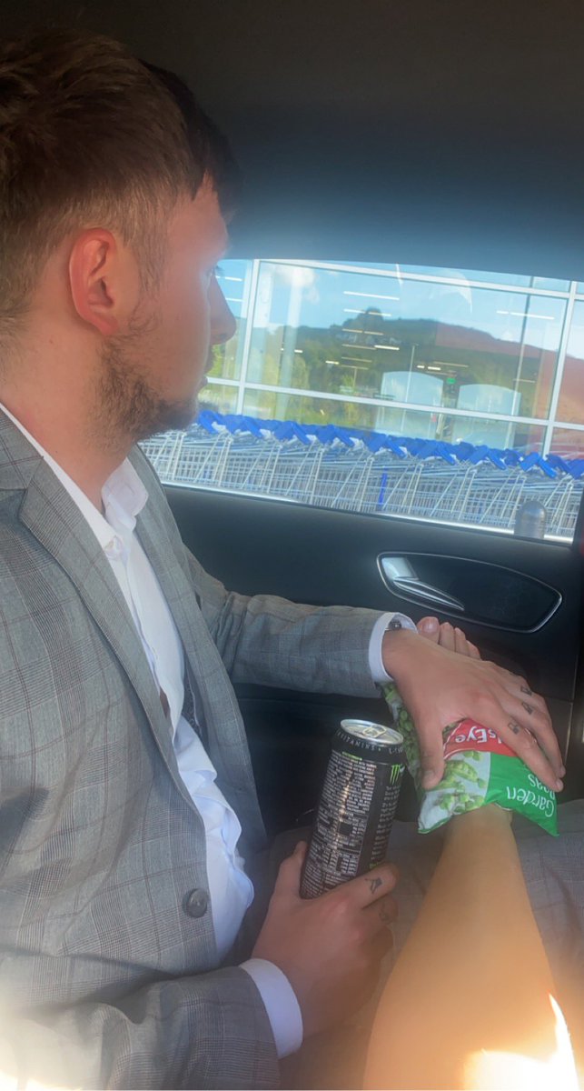 maddiecolc's tweet photo. Would be me to trip at graduation, tried to get stopped to get first aid before I’m about to go on stage and now sat with frozen pees on my food trying to bring down the swelling. Happy grad 🥲 https://t.co/5OtdSTF3vi