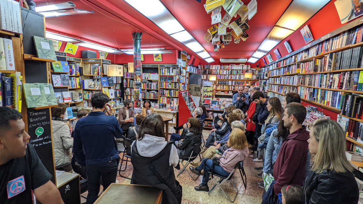K_Tafalla's tweet photo. Presentación de #MientrasNoLlueva la novela de @EtxebarriaMata en @LibreriaCamara https://t.co/RhzTowWKLv