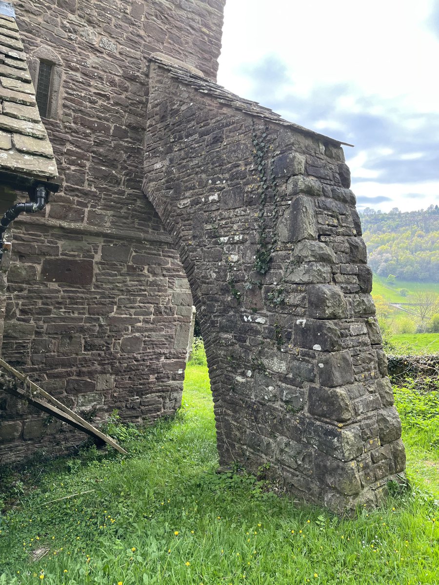 Barb_Drummond's tweet photo. #StMartin #Cwmwoy #WallsOnWednesday with bonus #buttresses https://t.co/2xsySIq0Xu