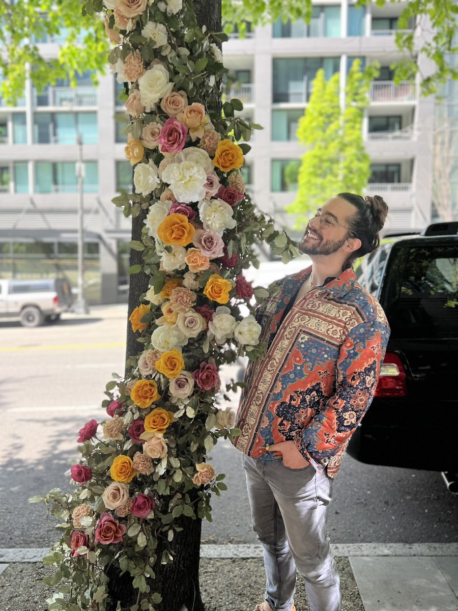 shop_porter's tweet photo. Hey there,
@CityofSeattle we are doing something fun to brighten the streetscape and show you just how much we 💛 you! 
#design #flowerbombing #cafe #openforbusiness https://t.co/umMKYBeIHA