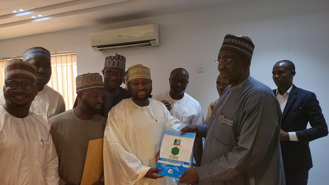 Credible leadership formed at youth makes a lot of difference. Today, we joined a youth <a href="/arkazaure/">Ahmad Rufai Zakari</a> and a pacesetter to submit his Nomination Form to run for the office of Gov of Jigawa state. #haskenjigawa #APC #jigawastate2023 #voteAhmadZakari #santurakinkazaure