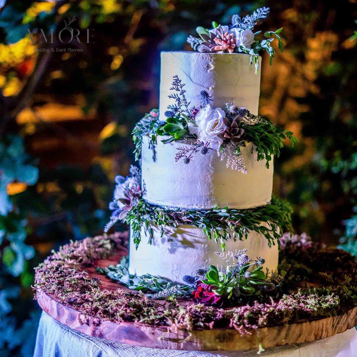 amor3ventos's tweet photo. ¿Qué tamaño debe tener realmente su pastel de boda? Nuestro Wedding Expert Pastelería MedGar nos da los mejores tips: https://t.co/VWcv0WpCfK https://t.co/0HFPCLTss6
