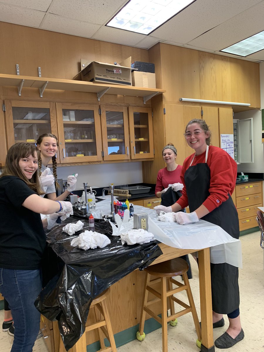 ChemTechTeach's tweet photo. AP Chem Ss enjoyed Tye-dyeing shirts and totes today! We are “tye-ing” together our mini unit on organic chemistry!
#organicdye #apchem #chemrocks #slaterscience @SlatersBAHS https://t.co/s93IuObBqz