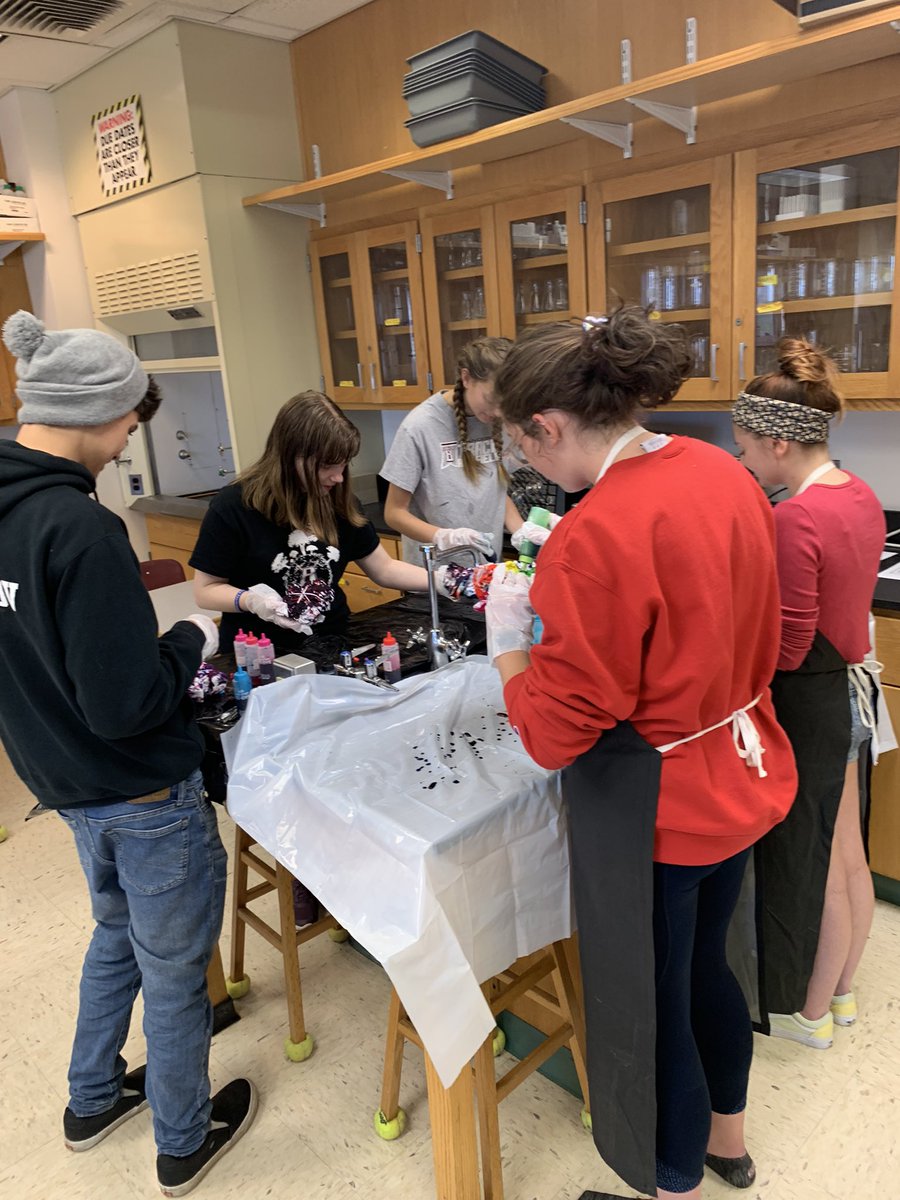 ChemTechTeach's tweet photo. AP Chem Ss enjoyed Tye-dyeing shirts and totes today! We are “tye-ing” together our mini unit on organic chemistry!
#organicdye #apchem #chemrocks #slaterscience @SlatersBAHS https://t.co/s93IuObBqz