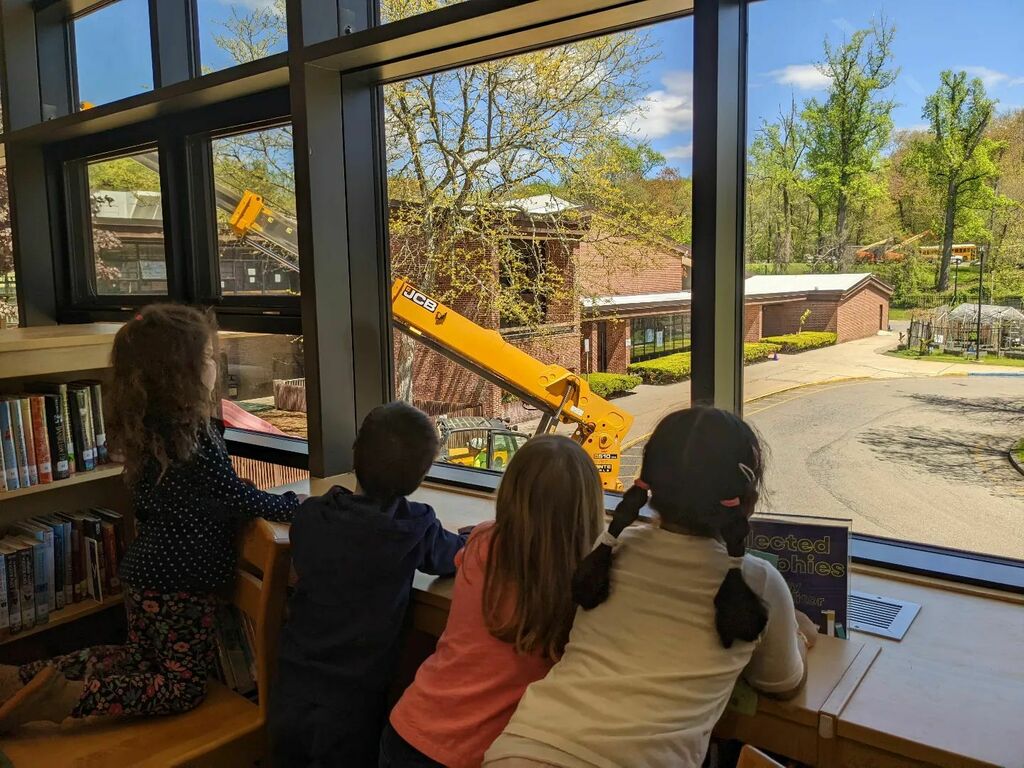 LibraryPoco's tweet image. Forget books! There&apos;s construction vehicles! 

#PreK instagr.am/p/CdbVtD2OJyJ/