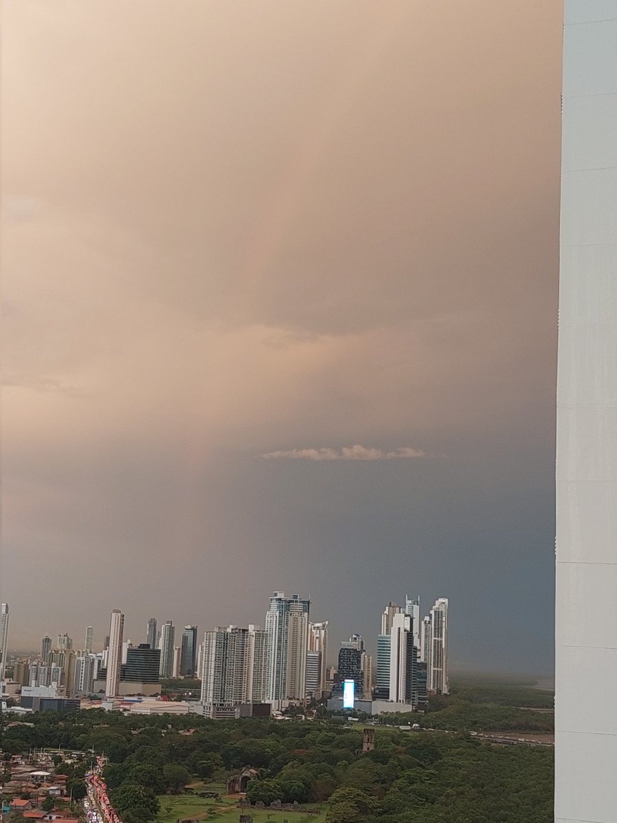 DacilAcevedo's tweet photo. Arco Iris en el atardecer...#sunsetlovers #sunsetgirls @KarmenzitaBroce @molakarla @RobledaRaquel @MargoriethT https://t.co/fq2JXXHfQw