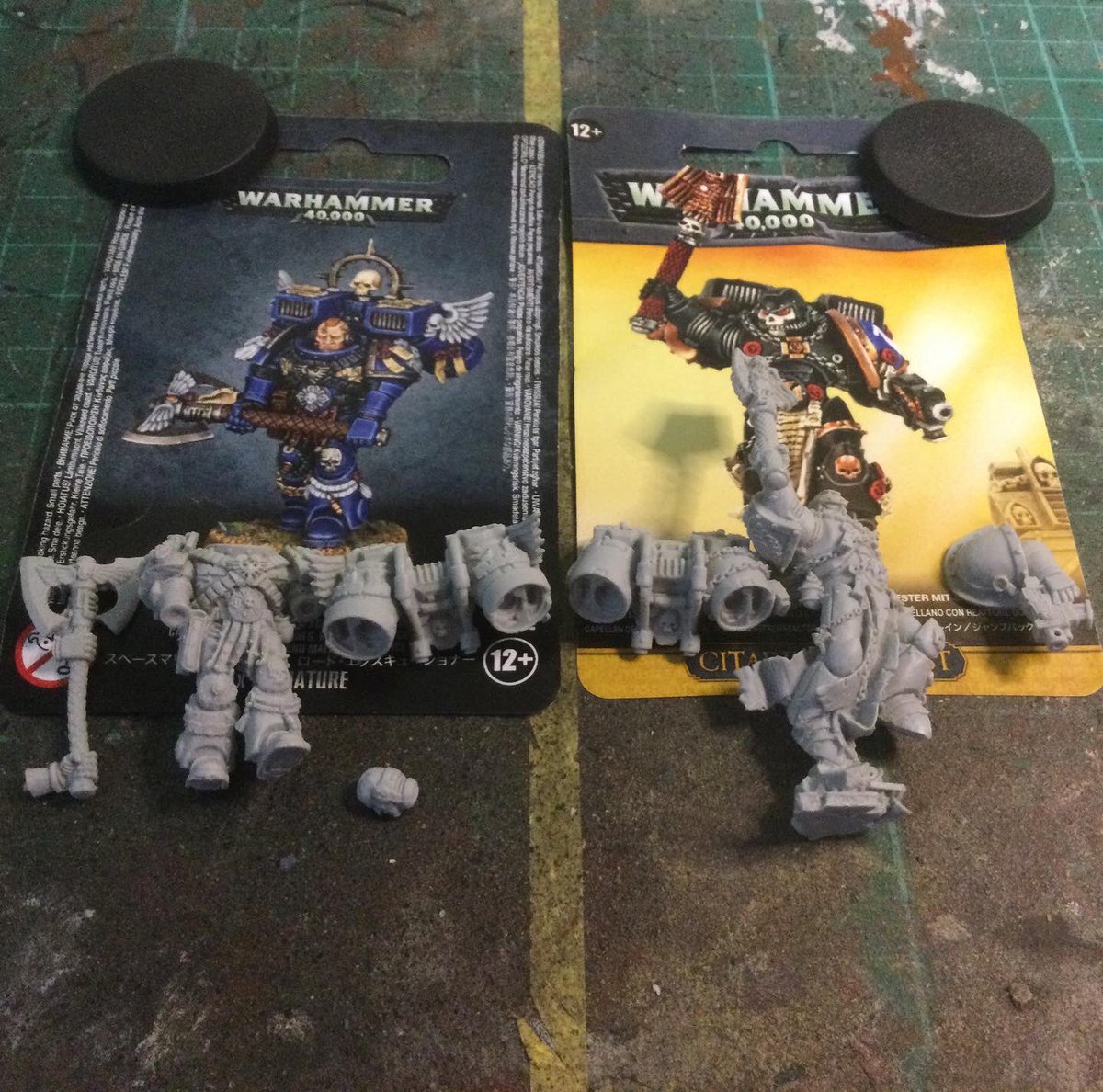 tiffanyszoneuk's tweet photo. Finally received my order for these two bad boys.  I’ll get an unboxing and build video out as soon as I can. X
#lordexecutioner #jumppackchaplain #assaulttroops #spacemarines #warhammer40k #warhammercommunity #buildingwarhammer #adeptusastartes #wargaming https://t.co/FfiLyG4DOq