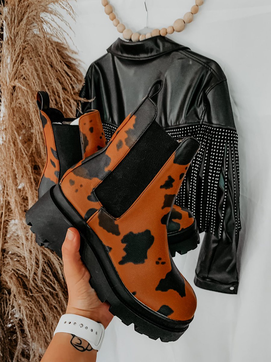 WonderingGypsy2's tweet photo. Hey babes who’s ready for those summa concerts??👀✨ i know we are 👏🏼 the perf pair of booties + so comfy!! shop now online ⚡️⚡️⚡️ https://t.co/7FnIEUQRmb