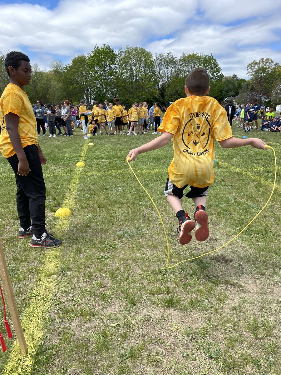 CayugaPe's tweet photo. Cayuga 4th and 5th grade students had a BLAST at this years FitClub event run by the one and only @BolgersPowerPE I am so proud of each and every student that participated, supported, and coached one another throughout. WAY TO GO CAYUGA! @cayuga_school @NYSAHPERD @SuffolkZone https://t.co/Q6IiTm8p8U