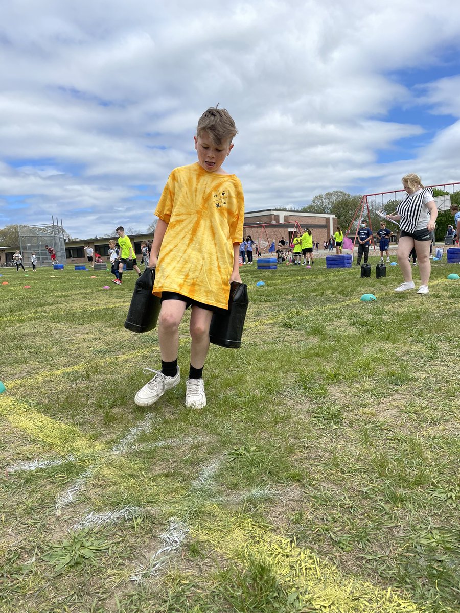 CayugaPe's tweet photo. Cayuga 4th and 5th grade students had a BLAST at this years FitClub event run by the one and only @BolgersPowerPE I am so proud of each and every student that participated, supported, and coached one another throughout. WAY TO GO CAYUGA! @cayuga_school @NYSAHPERD @SuffolkZone https://t.co/Q6IiTm8p8U