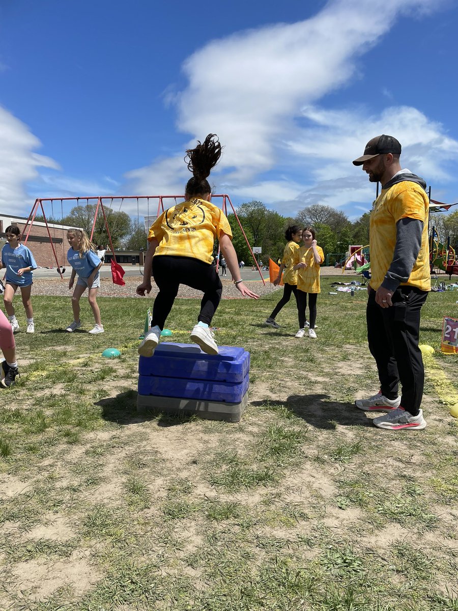 CayugaPe's tweet photo. Cayuga 4th and 5th grade students had a BLAST at this years FitClub event run by the one and only @BolgersPowerPE I am so proud of each and every student that participated, supported, and coached one another throughout. WAY TO GO CAYUGA! @cayuga_school @NYSAHPERD @SuffolkZone https://t.co/Q6IiTm8p8U