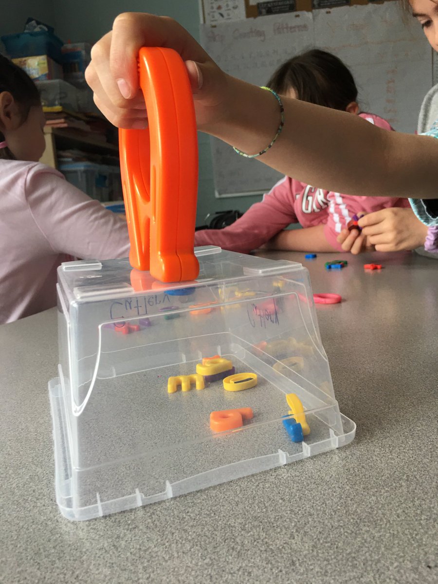 AMcGKinder's tweet photo. Exploring magnets and learning about magnetic force, attracting and repelling and creating your own magnet. #scienceisdoing #doandlearn #youngscientists @NLESDCA @StTeresasSchoo1 https://t.co/SEBxKjcS4t