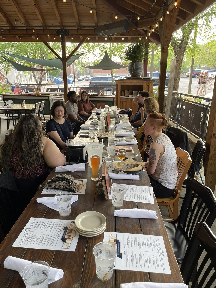 ynpnstl's tweet photo. Headshot Happy Hour with @AFPSTL https://t.co/0516AIoPnl