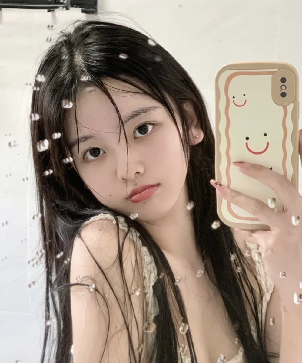 TrumanMonroe4's tweet photo. 那就来一波素颜吧 还请大家不要嫌弃 #重庆 https://t.co/TxyDUGA22t