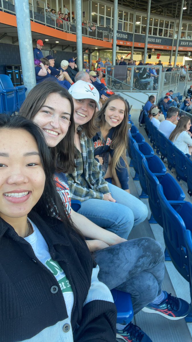 ashleyyyy_kim's tweet photo. #GoHoos #hoossmiling https://t.co/dbyd7ZV8cU