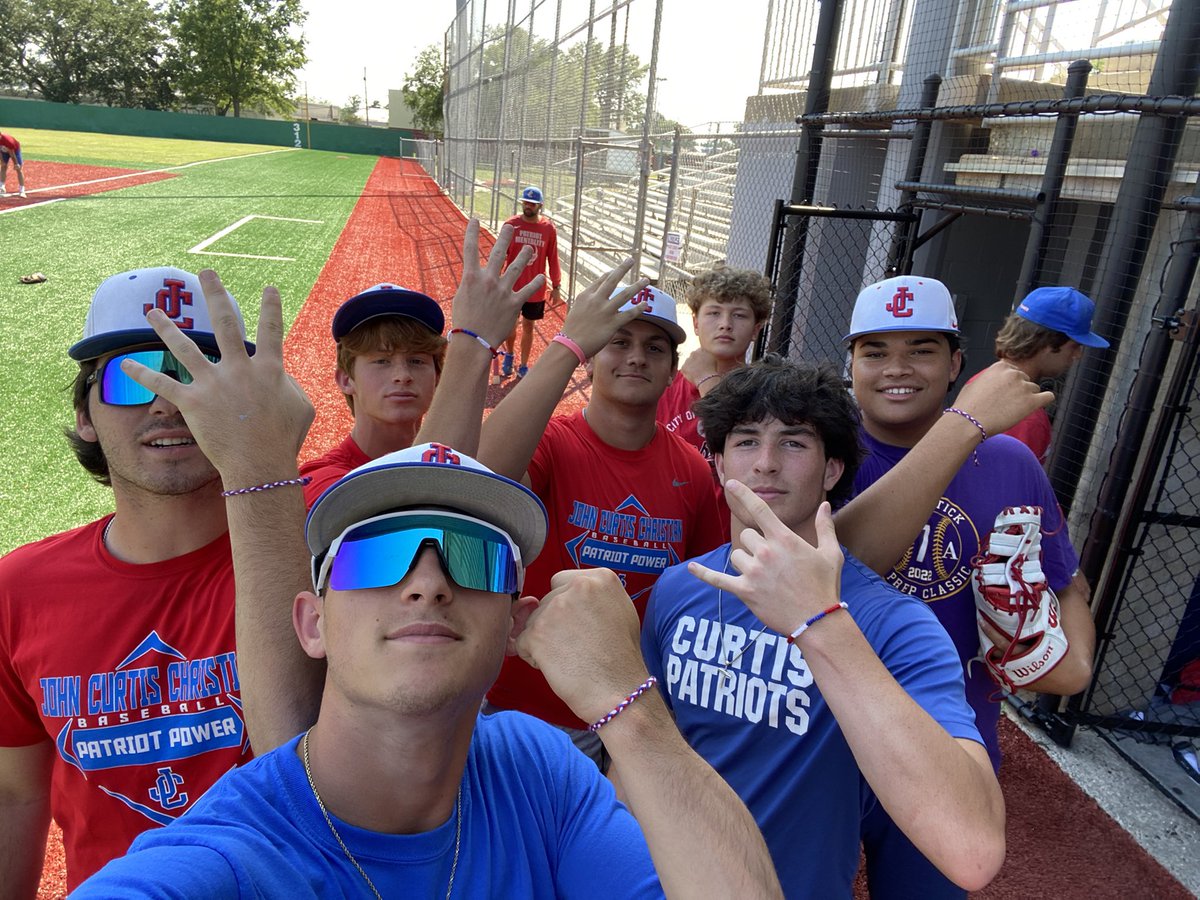 MichaelObrienII's tweet photo. Thank you for the bracelets @crownsfromash !!!!!!!!! We love you!!!! #bestteacherever https://t.co/3SEZ2XCSkN