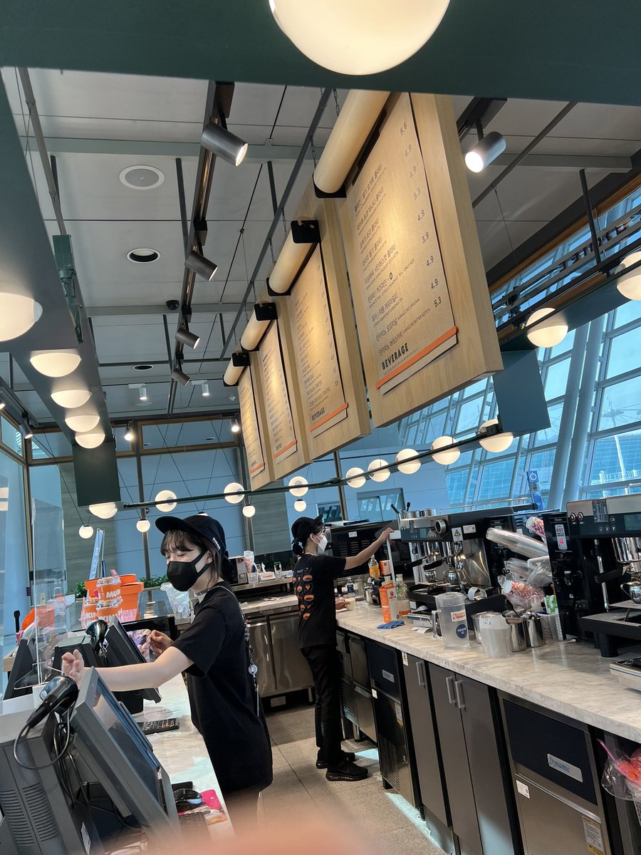 CaesarPeter's tweet photo. @dunkindonuts you find very rude staff in your business in Incheon airport https://t.co/1OiGsS32ey