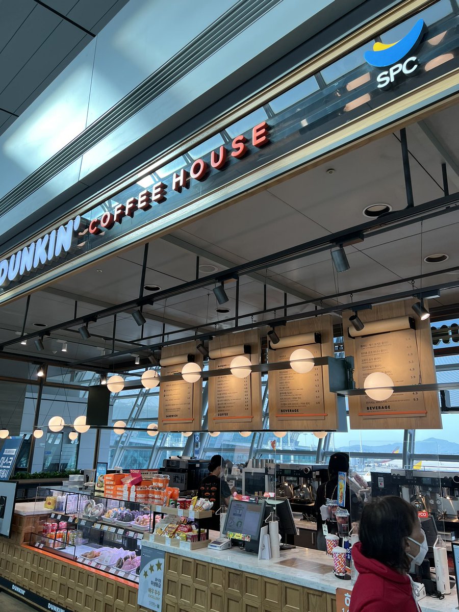 CaesarPeter's tweet photo. @dunkindonuts you find very rude staff in your business in Incheon airport https://t.co/1OiGsS32ey