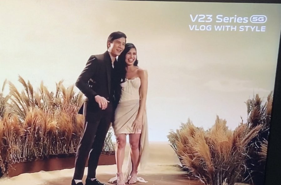 officialaldub16's tweet photo. Thursday is not just our weeksary but also @Vivo_Phil day.

#GetRealWithMaineXAlden
#MaineXAldenForvivoV23Series5G 
#ALDUBatADN356Weeks
@mainedcm 
@aldenrichards02 https://t.co/kBwFuTug3s