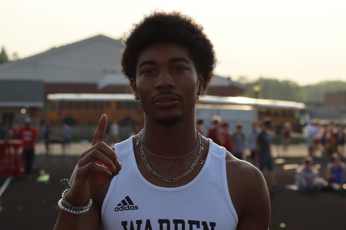 WarriorNation_1's tweet photo. 🏆 Brion Stephens 🏆

Marion County High Jump Champion 🏅

#WCFamily @thelonggoldline @BrionStephens https://t.co/W3xdqzLHj1