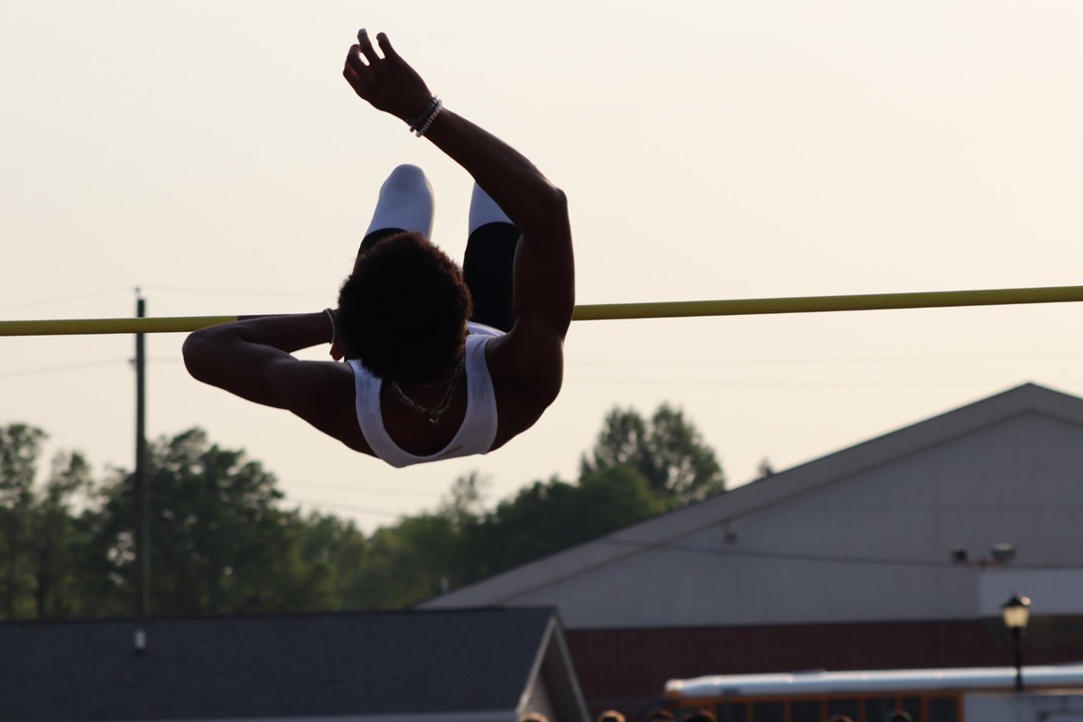 🏆 Brion Stephens 🏆

Marion County High Jump Champion 🏅

#WCFamily <a href="/thelonggoldline/">Warren Central XC/TF</a> <a href="/BrionStephens/">B.Stephens🎯</a>