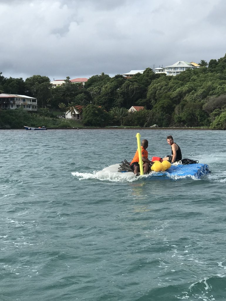 cubisystem's tweet image. Plate-forme de travail flottante CUBISYSTEM.
Motorisées ou non, ces plateformes flottantes CUBISYSTEM sont très utiles pour travailler dans des environnements difficiles avec une flottabilite tres importante.
Démontables, transportables, modulables et quasi indestructible!