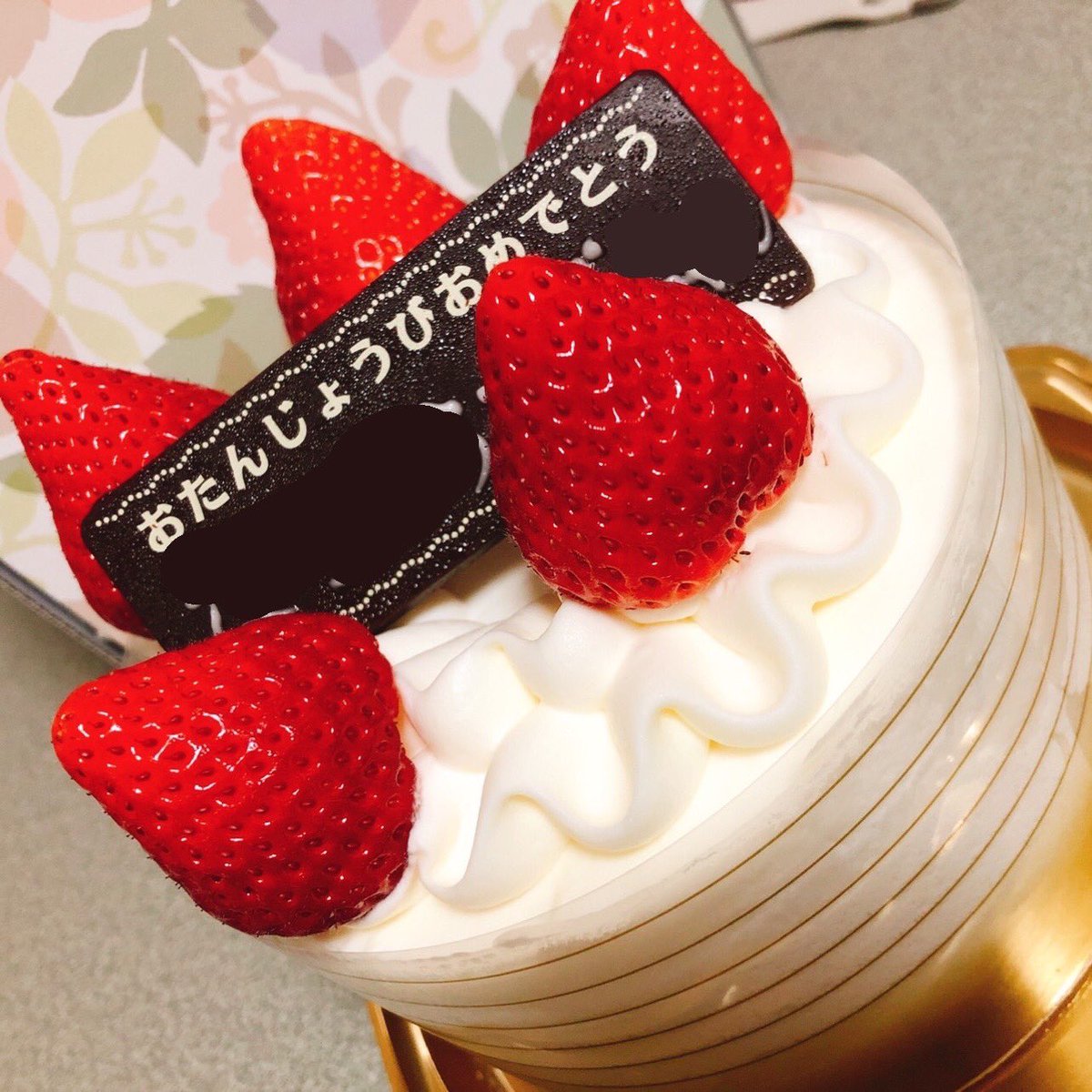 flat7_2day1's tweet photo. おはようございます❗️
今日は何の日かご存知ですか？

そうです、今日は弊社女性スタッフの誕生日でございます🎂🎉
㊗️おめでとうーー👏

ご来店の際はおめでとうと言ってあげてください😊
とても喜びますので🤩笑

そんな訳で本日も元気に営業しております！
沢山のご来店お待ちしております！🌸 https://t.co/f5EpoFy9j7