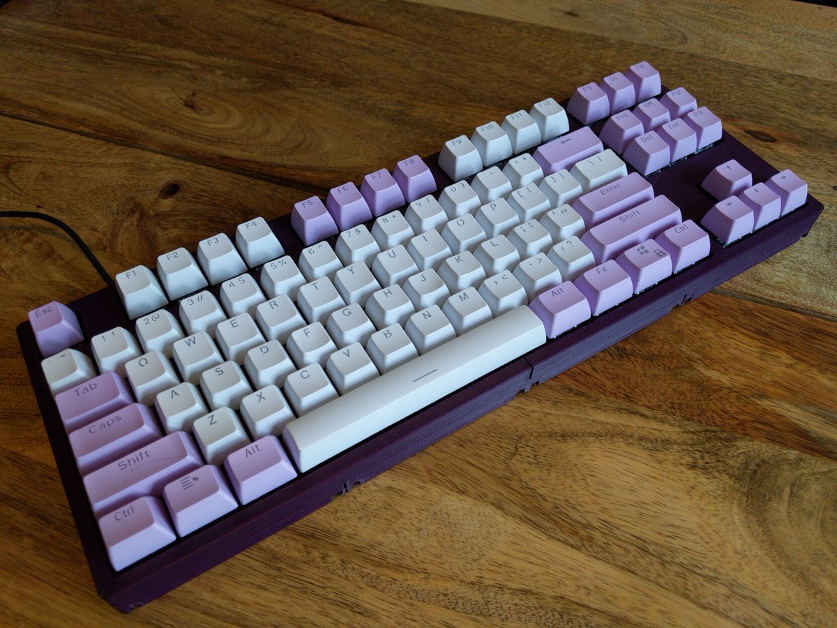 New home made #mechanicalkeyboard. Handwired Kailh brown switches and a Raspberry Pi running KMK in a 3D printed case.