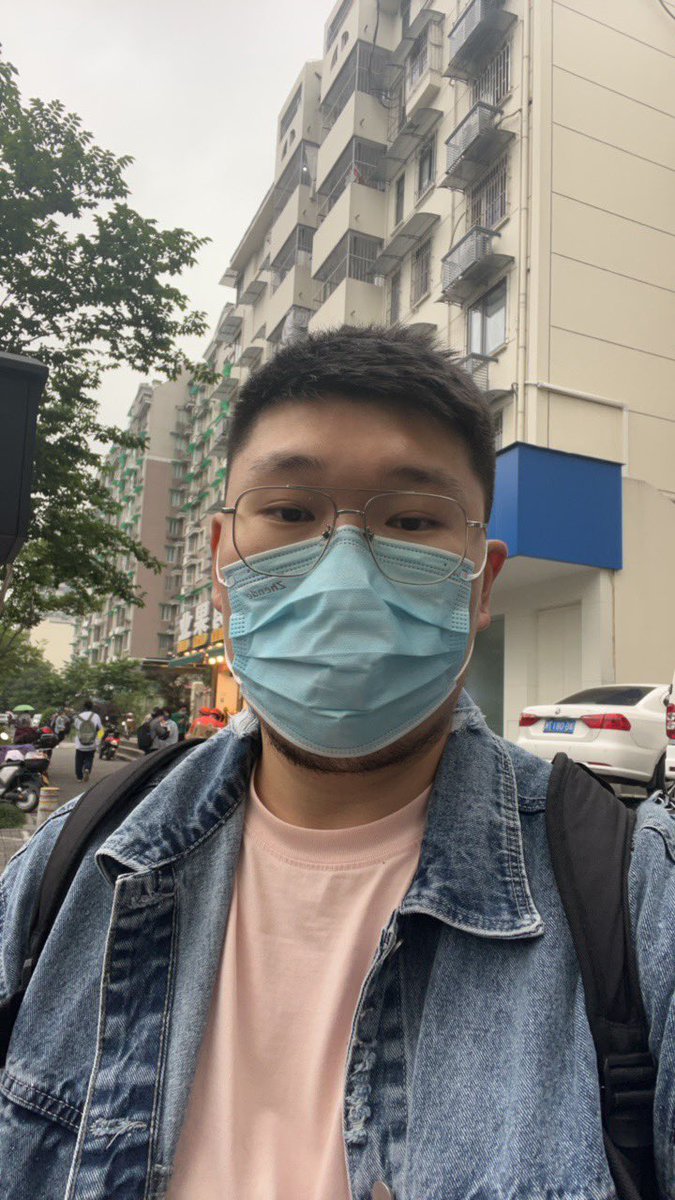 tingjun1219's tweet photo. 没奖征集一下有没有愿意约拍的 
照片的状态分别是回家，等人，练完回家
练完回家这一身真骚啊哈哈哈 https://t.co/FvWjmjOU0M