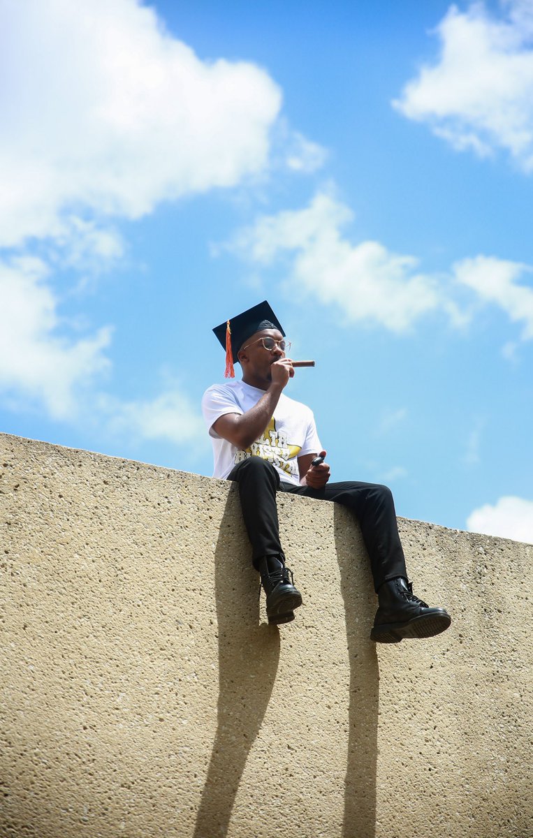 Dropthehype_'s tweet photo. I’m done, thank God.

May 14th, 2022 

B.S. in Mechanical Engineering 
Full-time job secured https://t.co/AargMofqSy