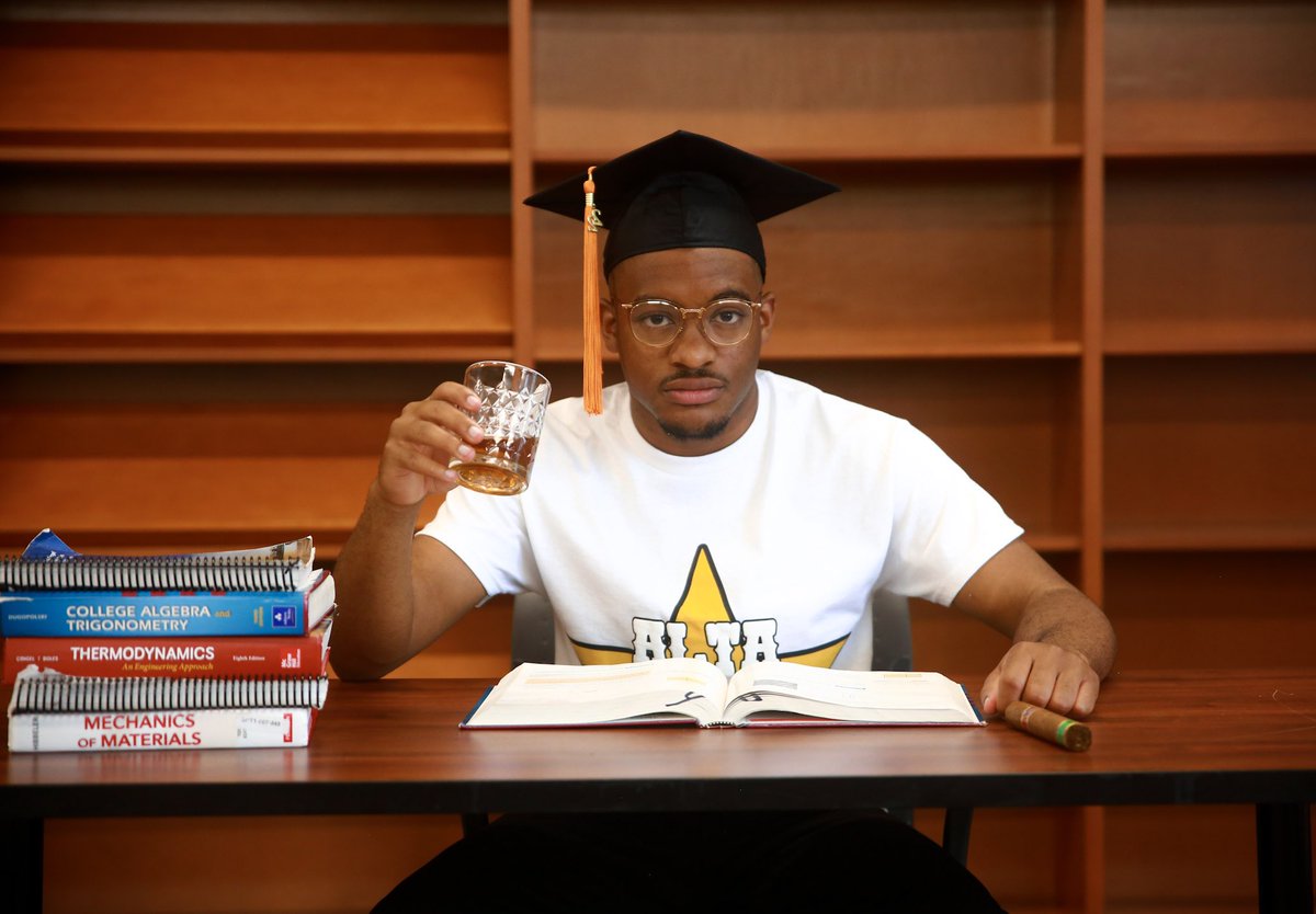 Dropthehype_'s tweet photo. I’m done, thank God.

May 14th, 2022 

B.S. in Mechanical Engineering 
Full-time job secured https://t.co/AargMofqSy