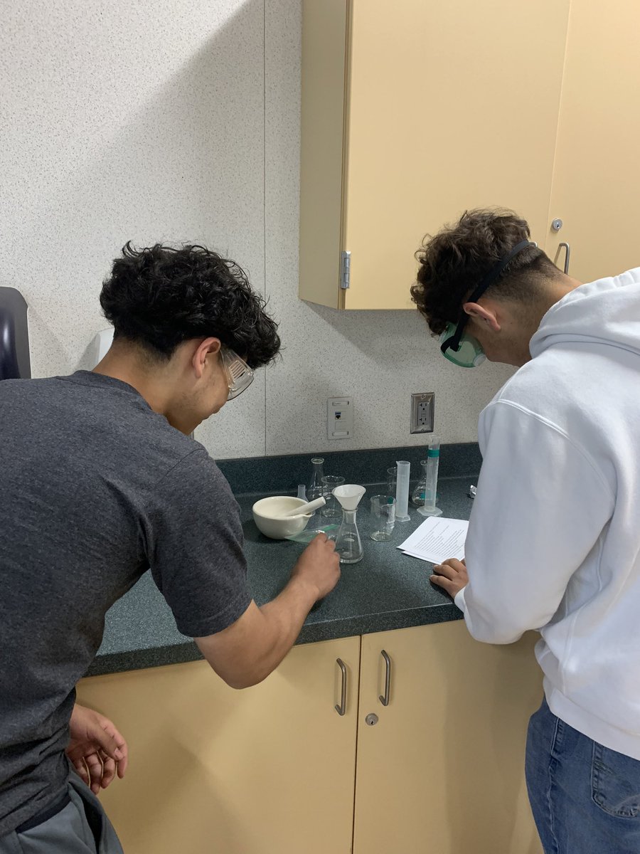 SCMooreScience's tweet image. Summit students are looking to break the Case of the Poisonous Pill. Project based learning at its finest. #summitstrong #ittakesallofus