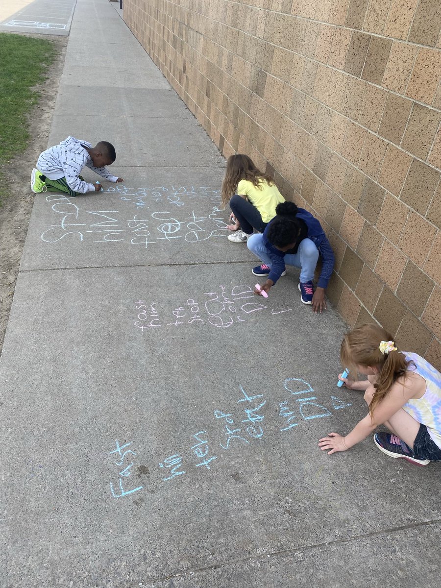 MrsGuimondReads's tweet photo. Extended day students enjoyed some word work outside on this beautiful day! 💜#wegienkawildcat https://t.co/8XEGUGITaL
