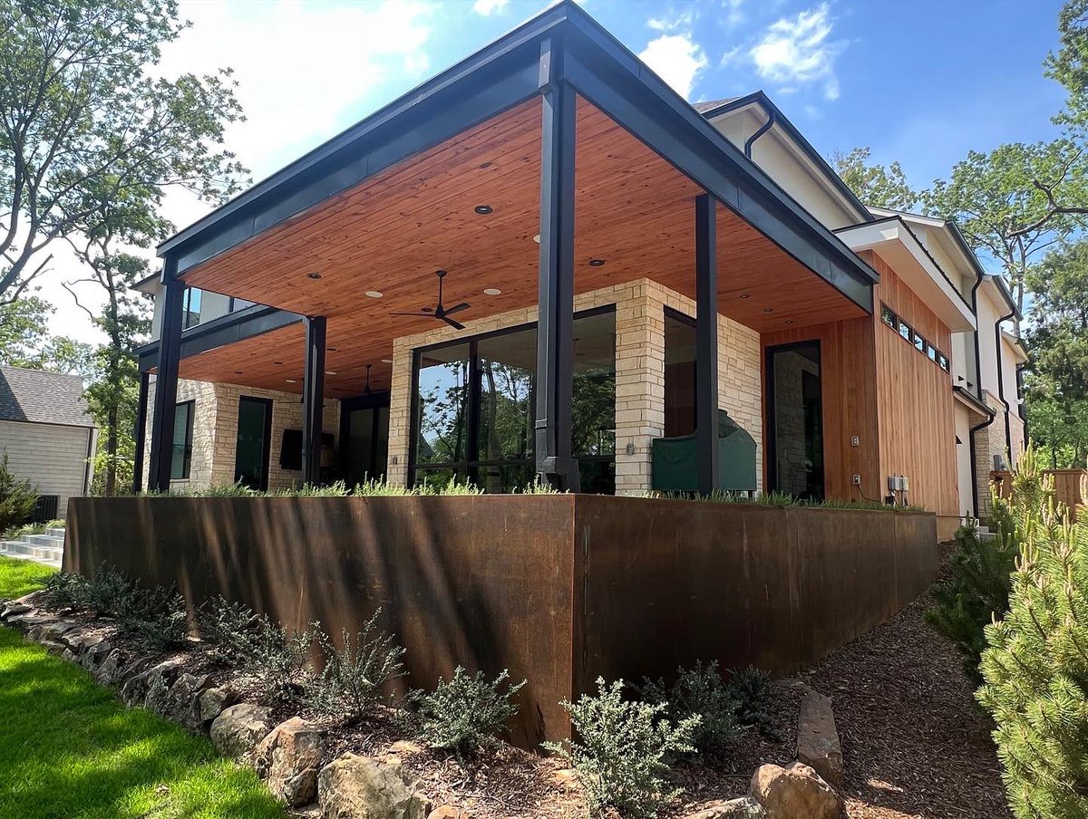 agfcustom's tweet photo. Custom retaining wall planter project complete! Such a simple yet stunning way to add something unique to your home. Do you like it? Comment, like or share! 👍🏼❤️
#planterbox #planters #landscape #retainingwall #texasconstruction #gardening #dallashome #dallastx #dfw #texas https://t.co/wZdbSoXJSu