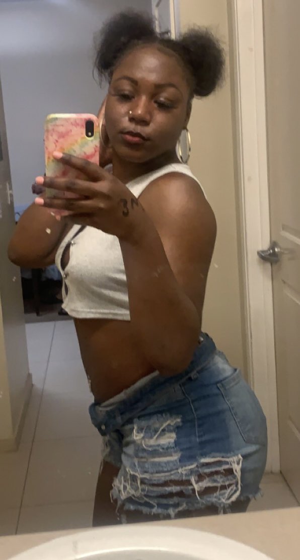 AsiannaM's tweet photo. low quality pics often have me in a chokehold 🥲 💋 

#OldPic. #Wc365♥️ https://t.co/HaIQqcM4LH