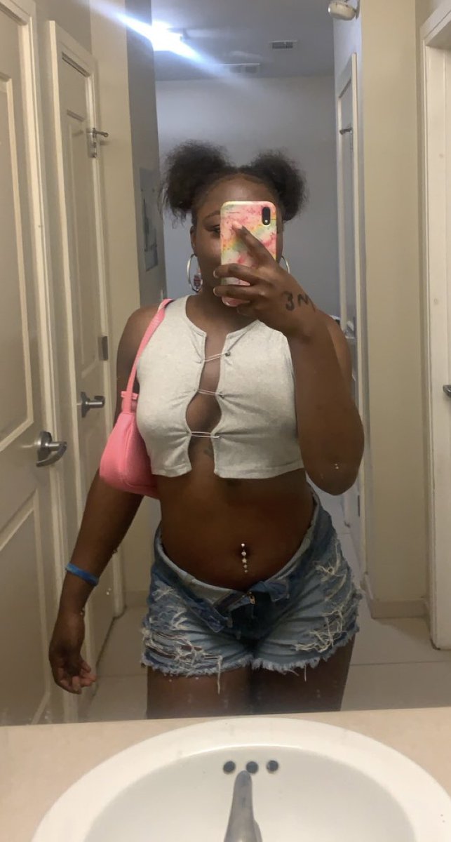 AsiannaM's tweet photo. low quality pics often have me in a chokehold 🥲 💋 

#OldPic. #Wc365♥️ https://t.co/HaIQqcM4LH