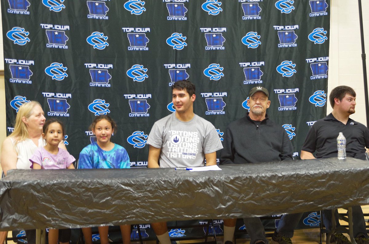 CS_Panthers's tweet photo. Congratulations to Angel Jose on signing his letter of intent to play basketball at @ICCCMensBBall next year https://t.co/CjFQvSUyvF
