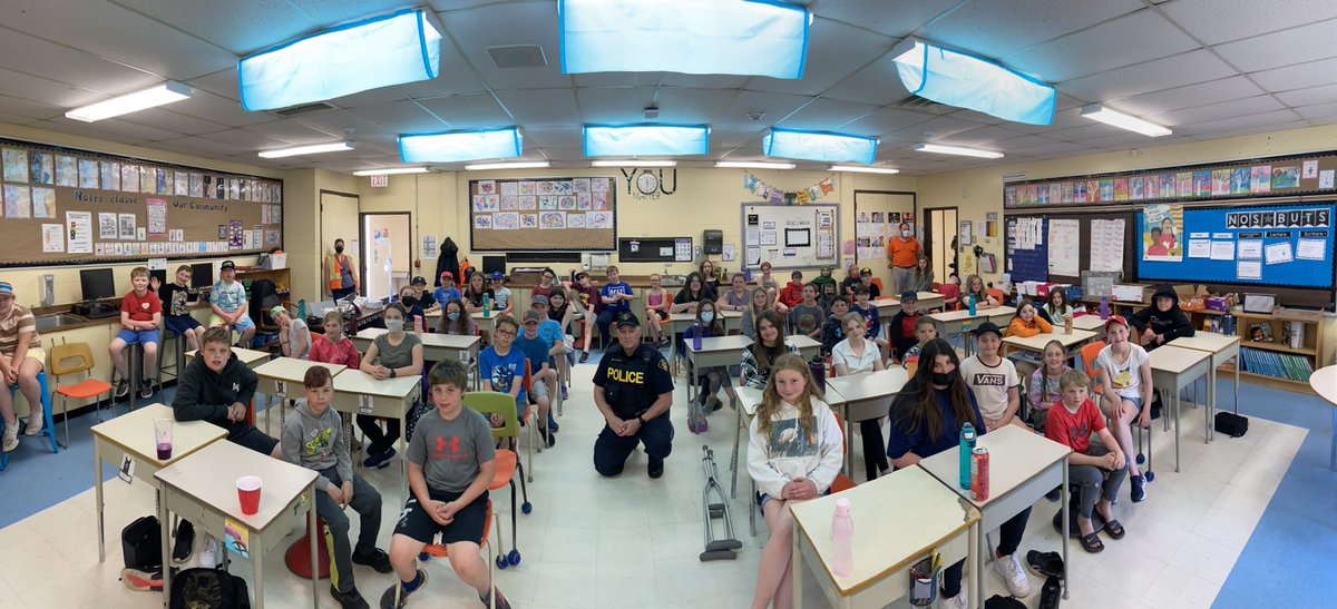 OPP_ER's tweet photo. #SDGOPP #Nationview public school #SouthMountain, grades 4-6 students learning all about peer to peer relationship from Community Officer Duguay. A #HealthyRelationship = a #HealthyMind. https://t.co/D69OE5gVSh