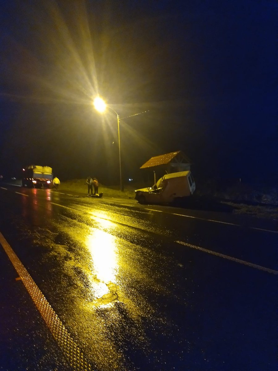 #Chonchi, Precaución cruce Quinched , accidente de tránsito , unidades se dirigen al lugar.<a href="/GrupoWurtlitzer/">Grupo Wurtlitzer</a> <a href="/erchiloe/">Emergencias Chiloé</a> <a href="/pera334/">Luis Peranchiguay C. 🤘</a> <a href="/PrimeraChonchi/">Primera Cia. Chonchi</a> <a href="/TTILosLagos/">TransporTeinforma Región de Los Lagos</a>