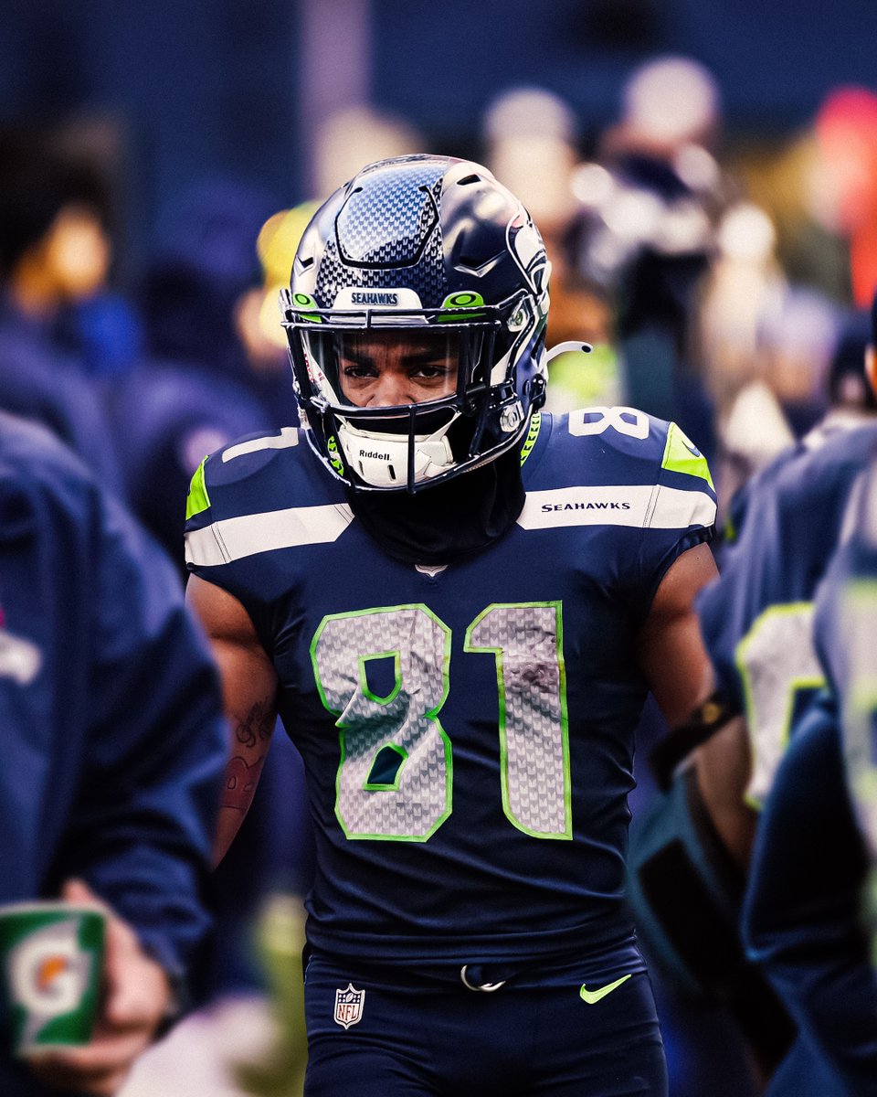 Bo in blue 🥶

#GoHawks x @getbusy__bo