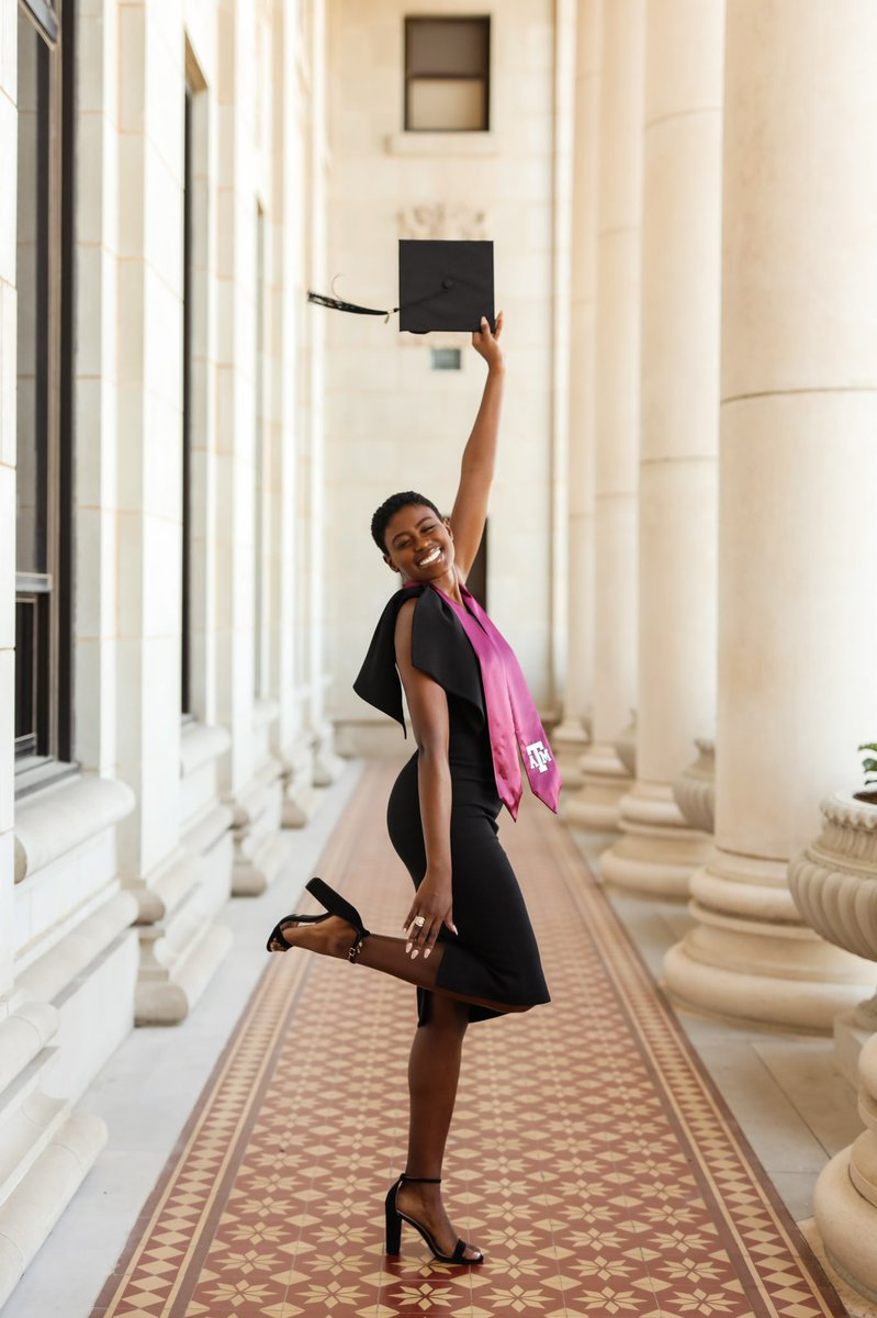 kpphilliips's tweet photo. officially official. final grades submitted and ya girl is graduating from THE Texas A&amp;M University! #tamu #tamugrad #tamu22 https://t.co/vtzvq5aY0T